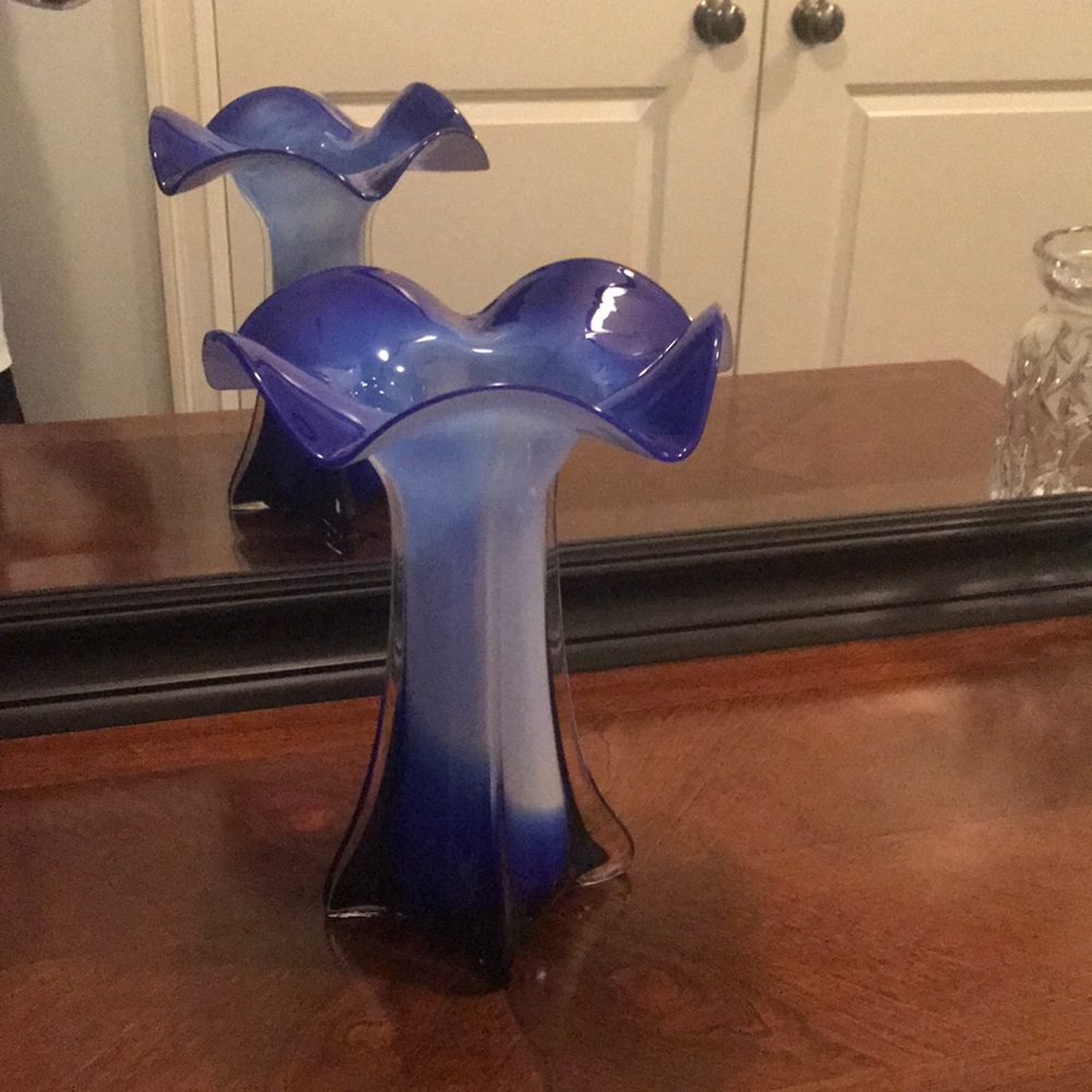 Art glass Colbalt Blue and White Vase